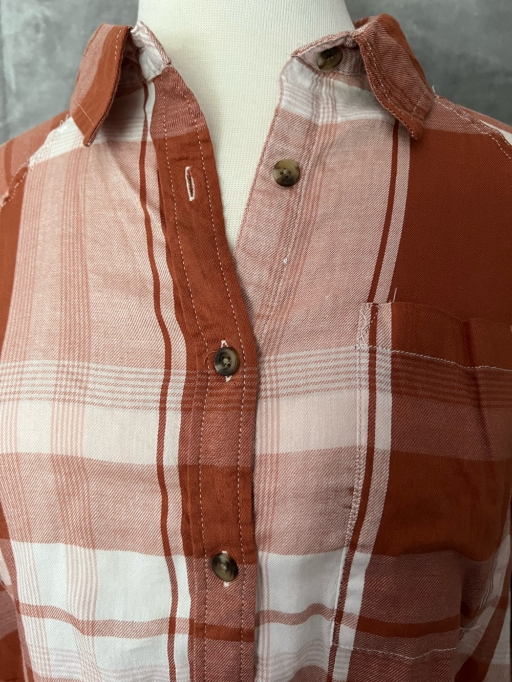 SO Women’s Small Button Front Plaid Shirt Cinnamon Rose Long Sleeve NWT